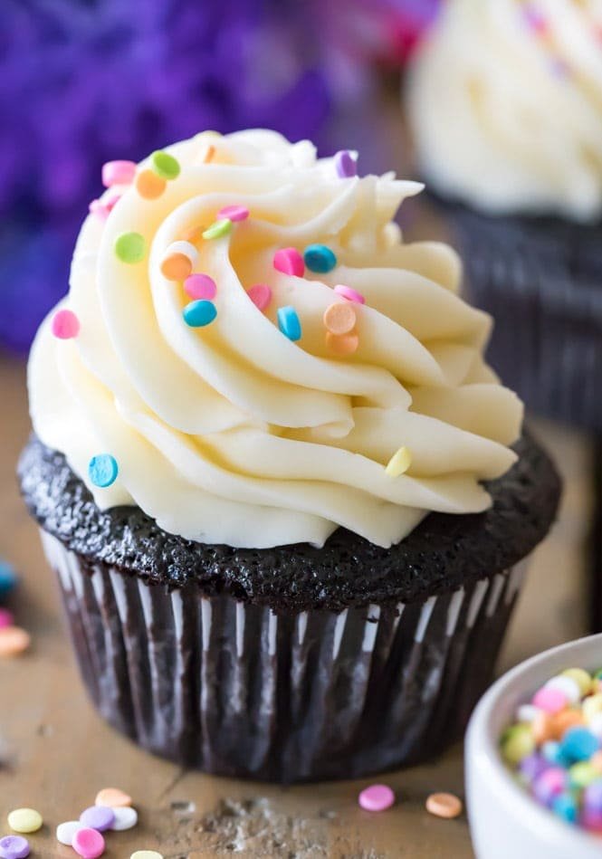 How to make the easiest vanilla icing Vanilla frosting on a chocolate cupcake
