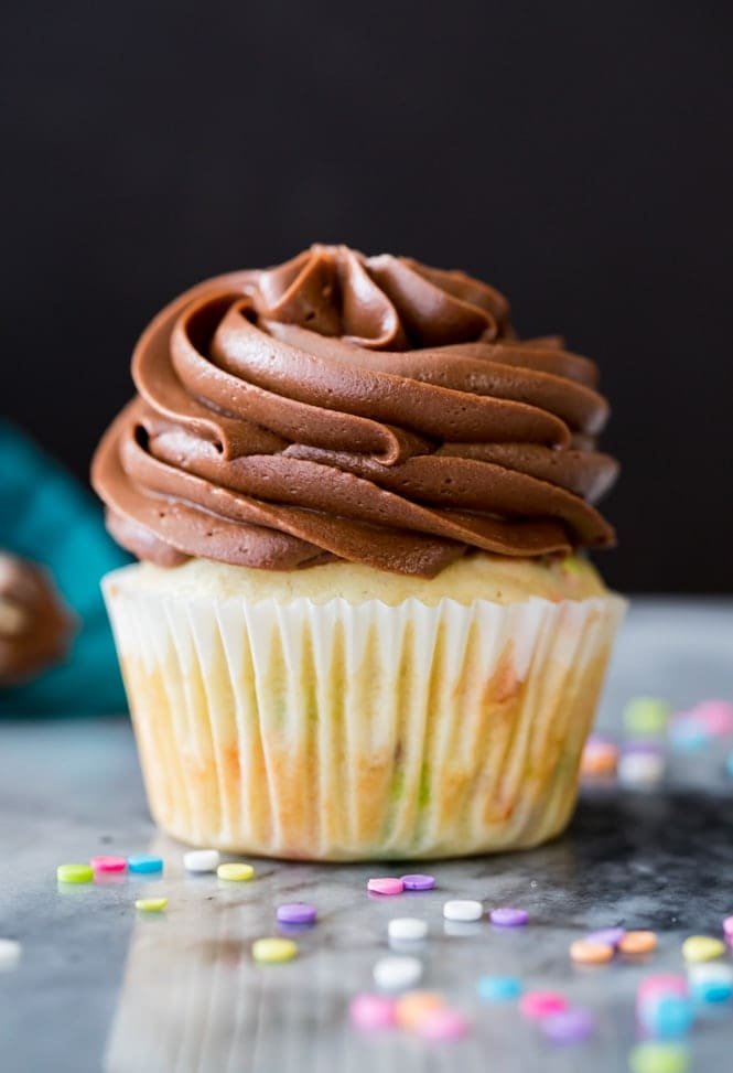 How to make Chocolate Cream Cheese Frosting! Smooth creamy, and perfect for piping, this is always a hit! #frosting #icing #chocolatefrosting #creamcheesefrosting #dessert #recipe Chocolate cream cheese frosting on a cupcake