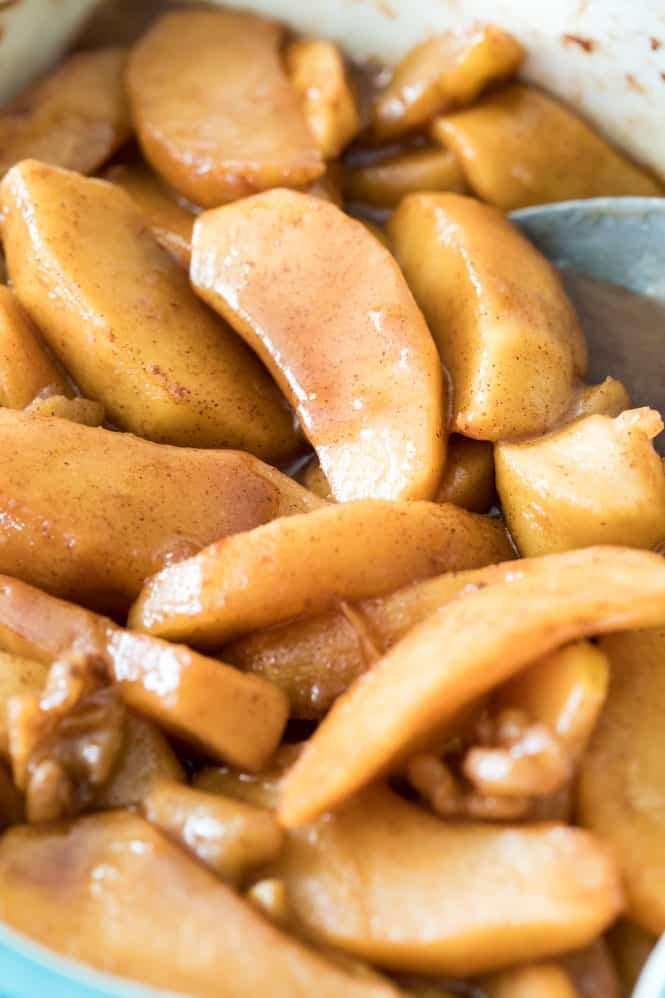 CINNAMON BAKED APPLES are an easy and delicious way to use up freshly picked apples! #falbaking #apples Cinnamon baked apples caramelized by the oven