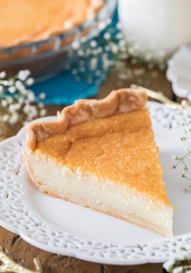 How to make BUTTERMILK PIE! Easy and an old-fashioned classic. #pierecipe #thanksgivingpie Buttermilk pie slice
